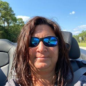 Meet your Posher, Lorrie